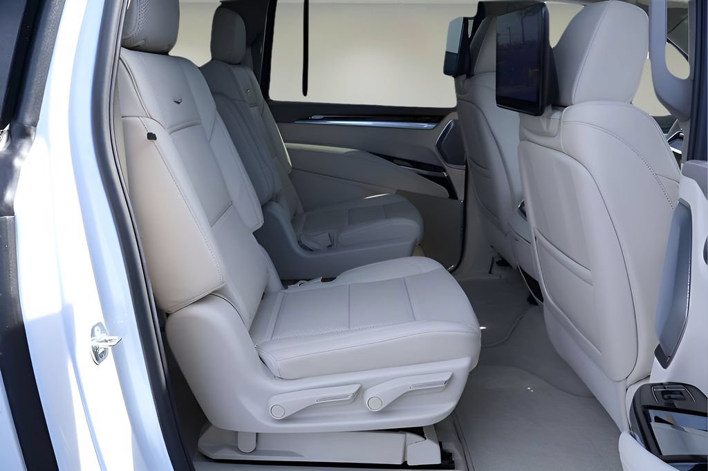 New 2026 Cadillac Escalade ESV Platinum Luxury AWD/4WD image 19