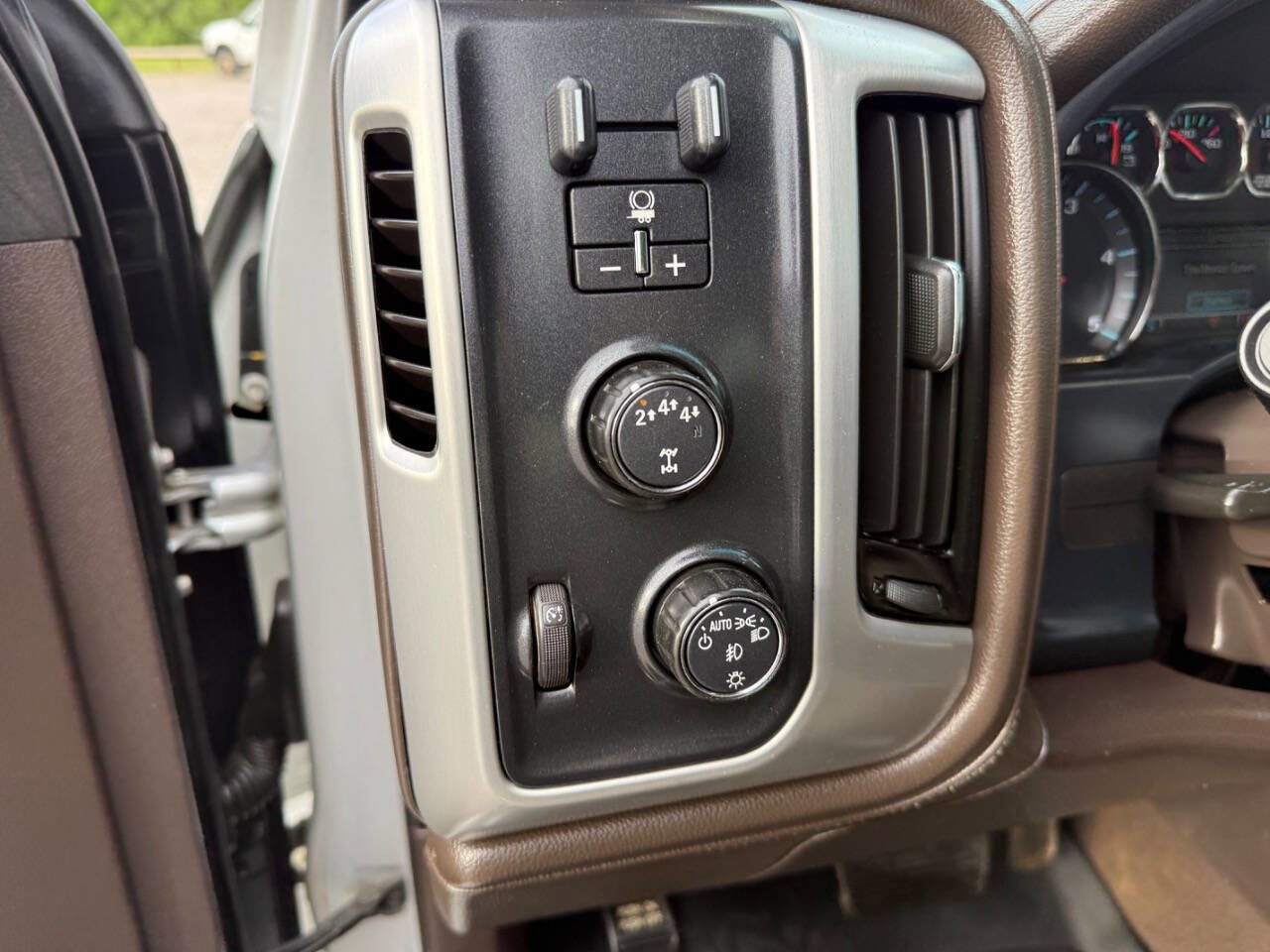 Used 2019 GMC Sierra 2500 SLT w/ Duramax Plus Package AWD/4WD image 21