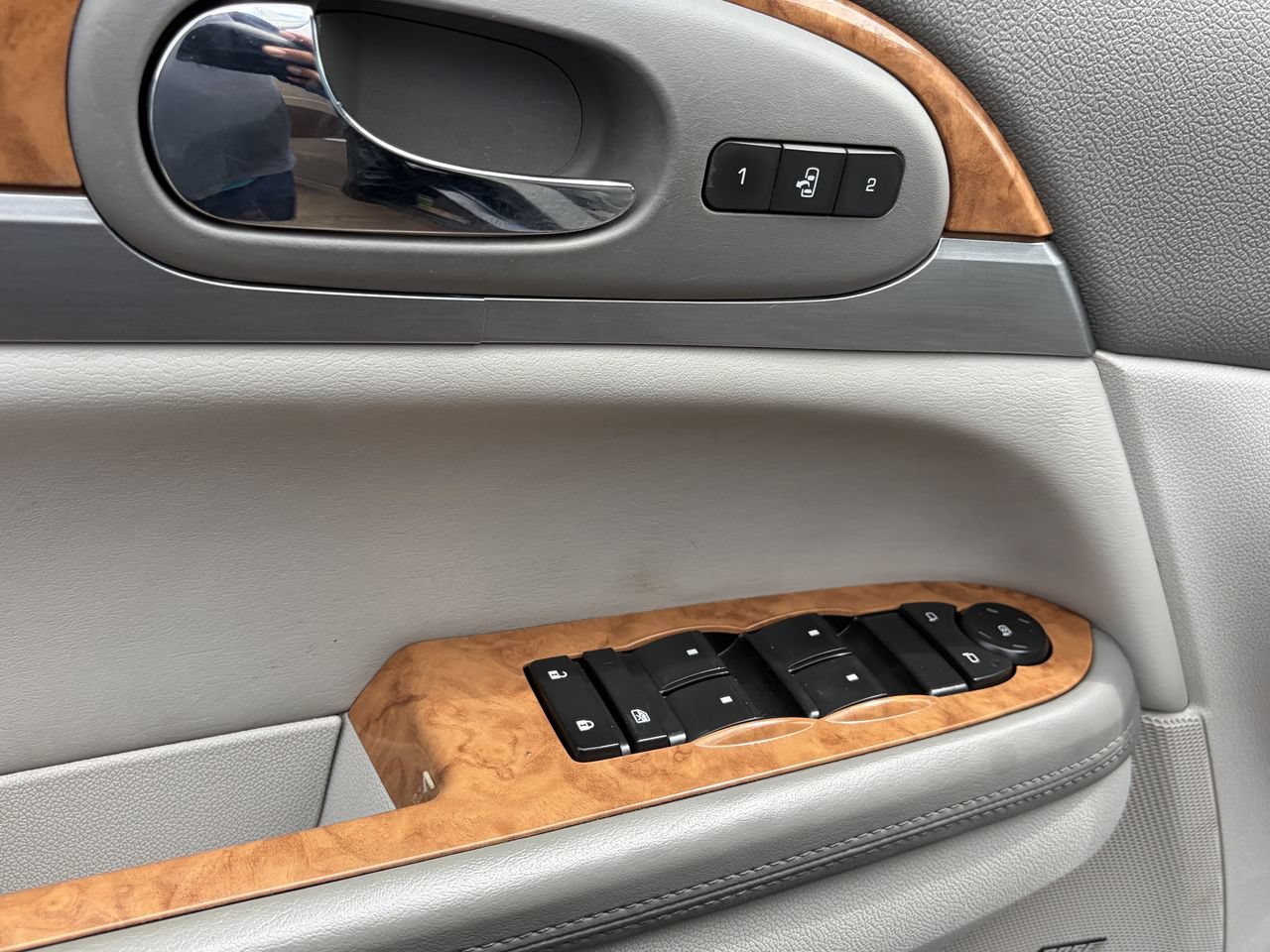 Used 2012 Buick Enclave Leather w/ LPO, Cargo Convenience Pkg FWD image 9