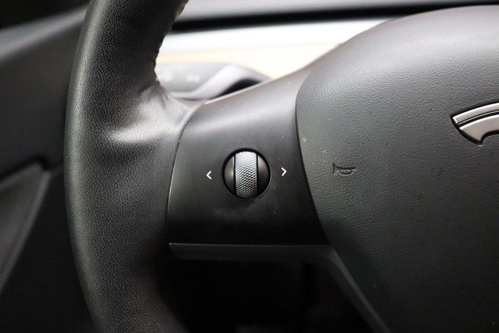 Used 2022 Tesla Model Y Performance AWD/4WD image 43