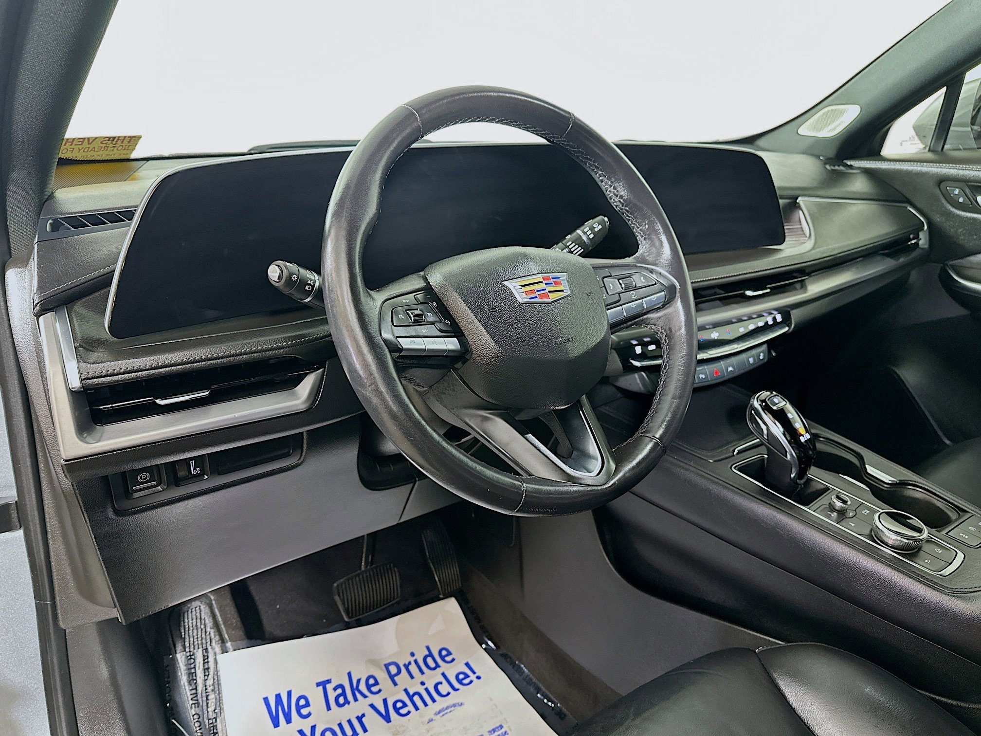 Used 2024 Cadillac XT4 Premium Luxury image 9