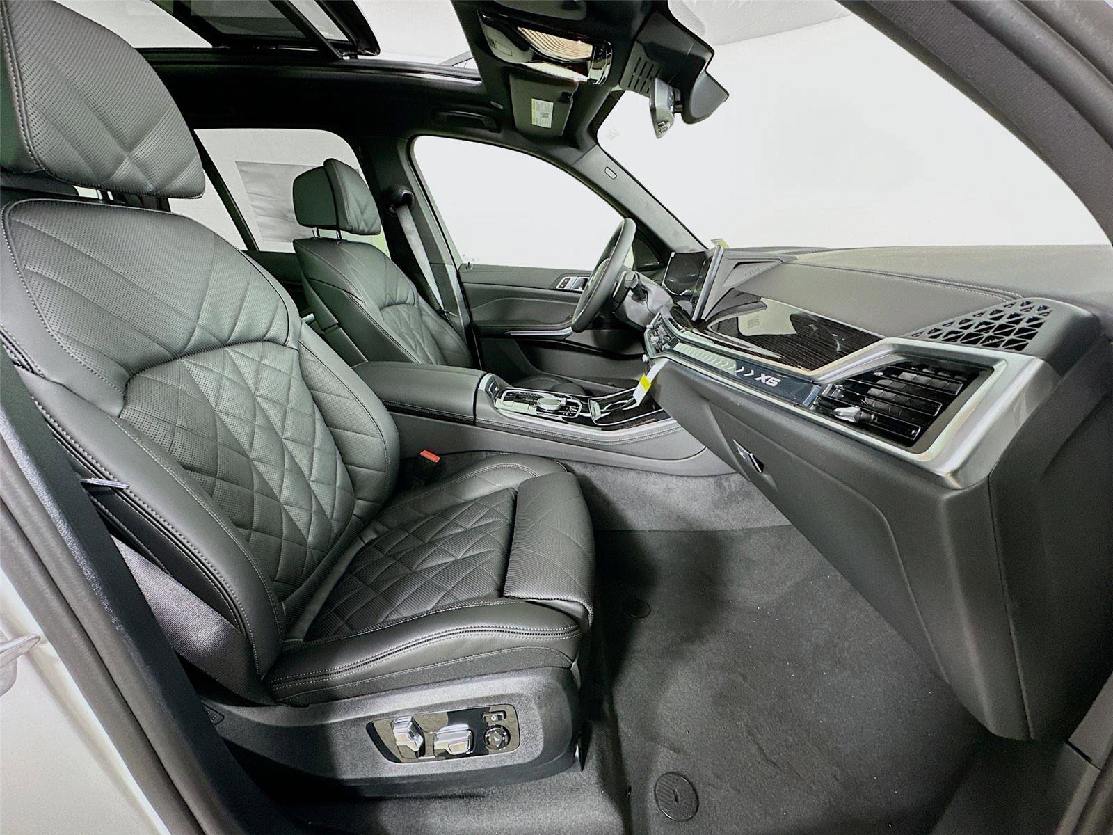 New 2026 BMW X5 xDrive40i w/ M Sport Package image 30