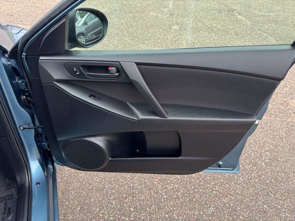 Used 2011 MAZDA MAZDA3 i Sport FWD image 26