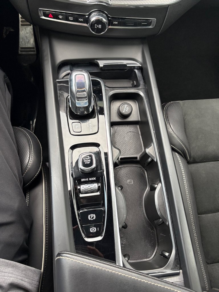 Used 2019 Volvo XC60 T8 R-Design w/ Protection Package Premier AWD/4WD image 15