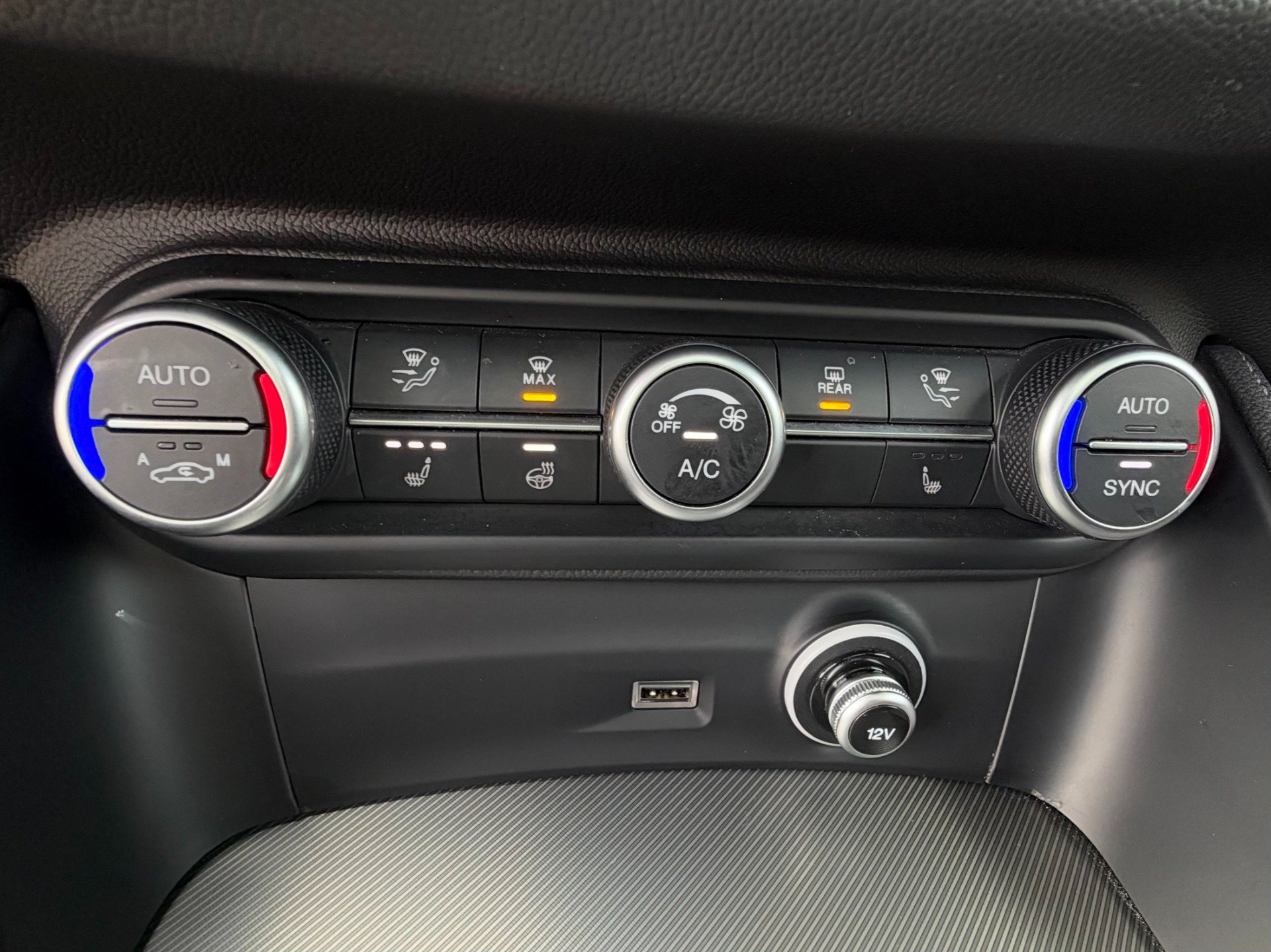Used 2025 Alfa Romeo Stelvio Tributo Italiano w/ Driving Assist Package AWD/4WD image 20