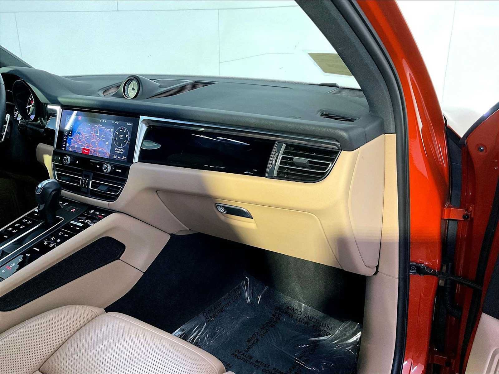Certified 2023 Porsche Macan AWD/4WD image 22