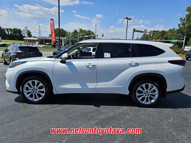 New 2025 Toyota Highlander Limited image 4