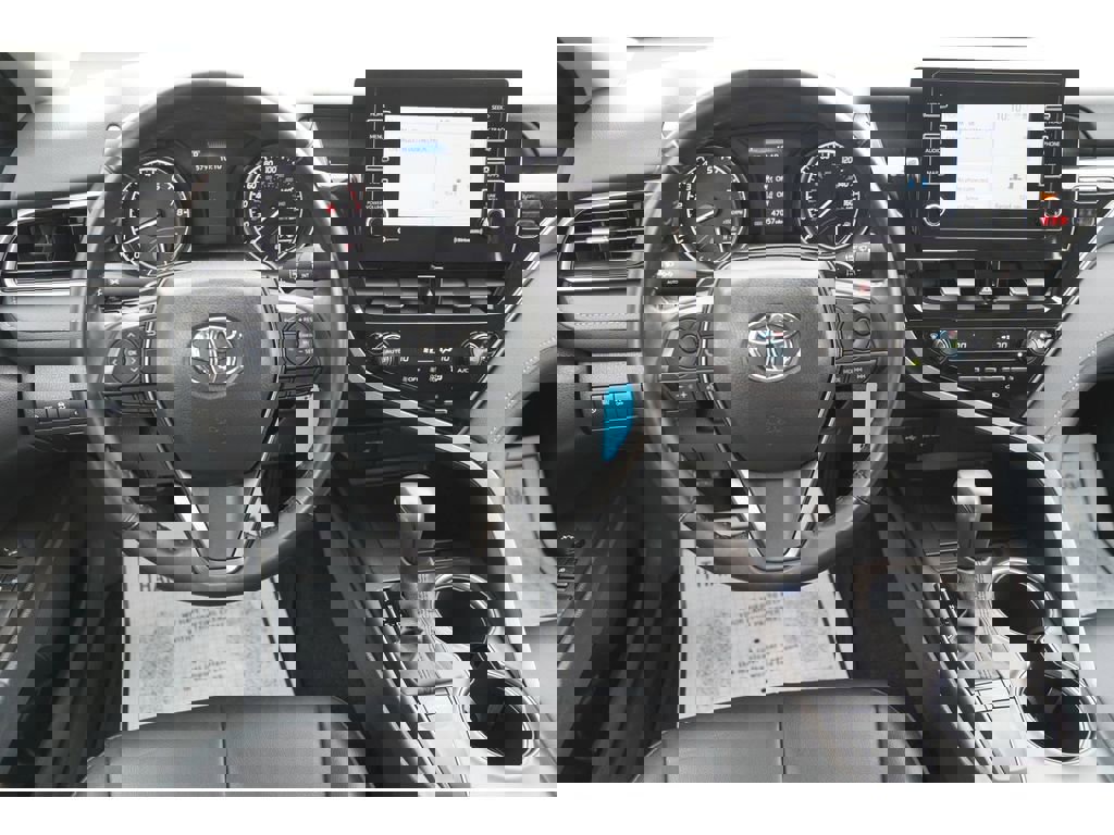 Used 2024 Toyota Camry SE image 12