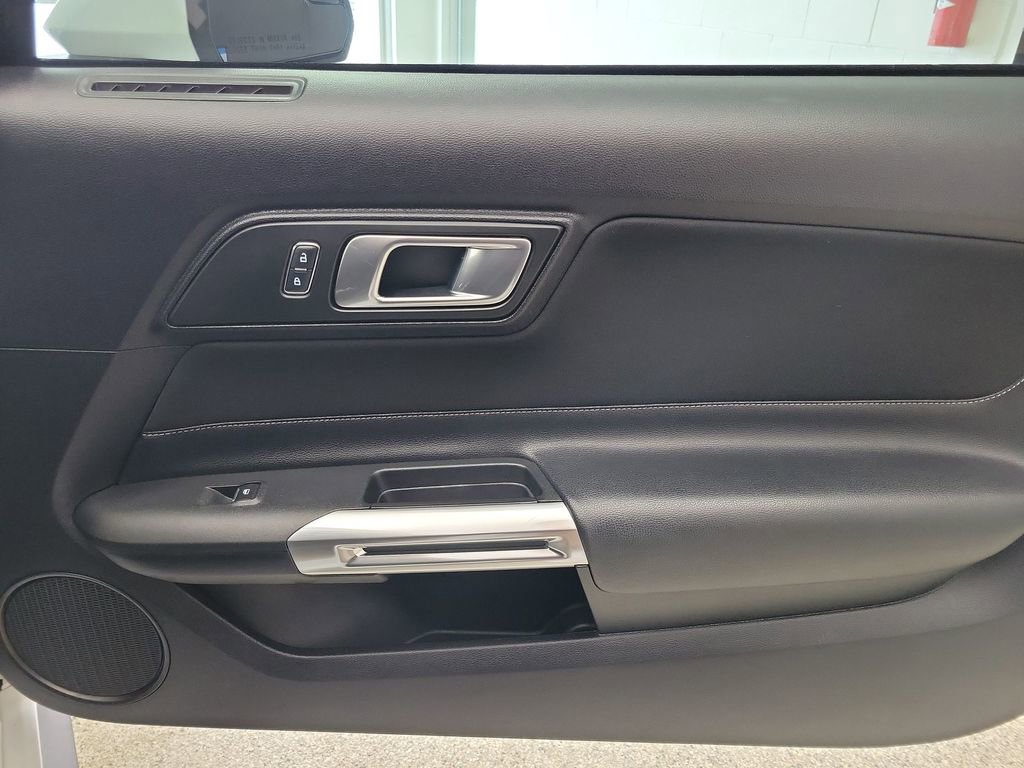 Used 2018 Ford Mustang Coupe RWD image 18