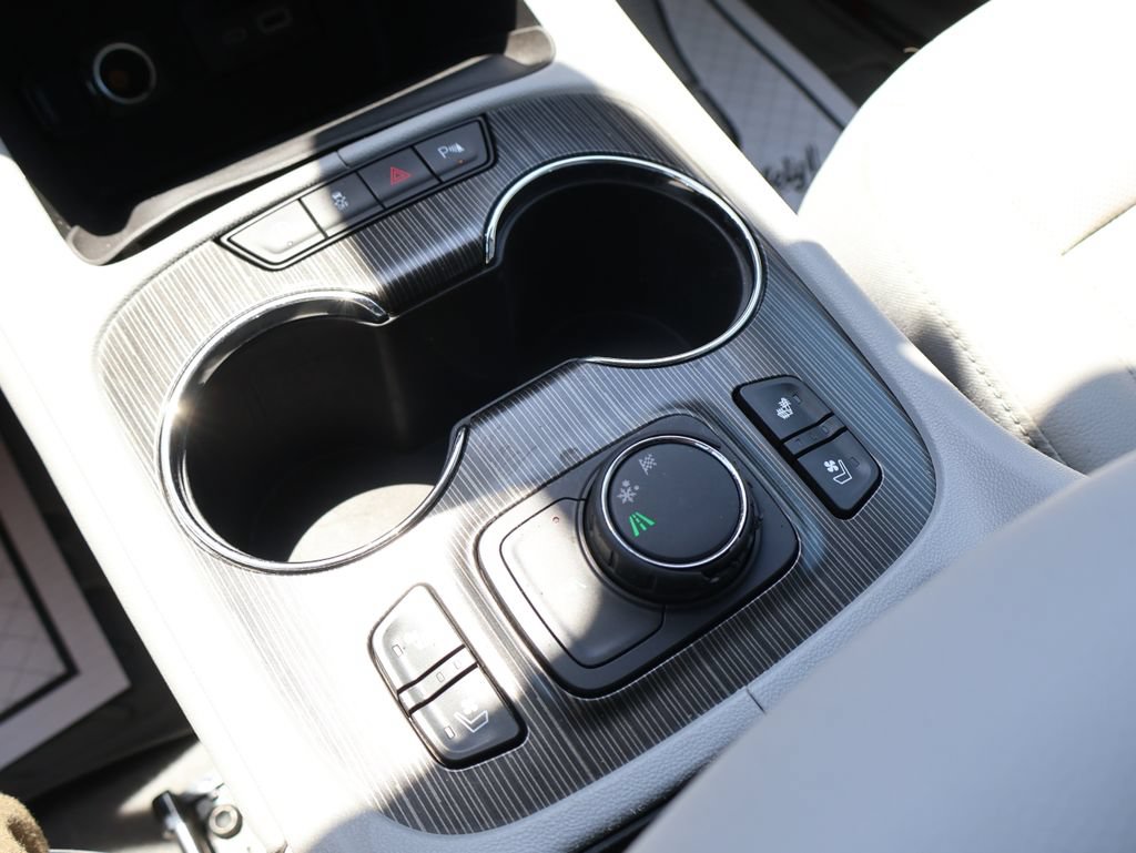 Used 2020 GMC Acadia SLT w/ Driver Alert Package II FWD image 38