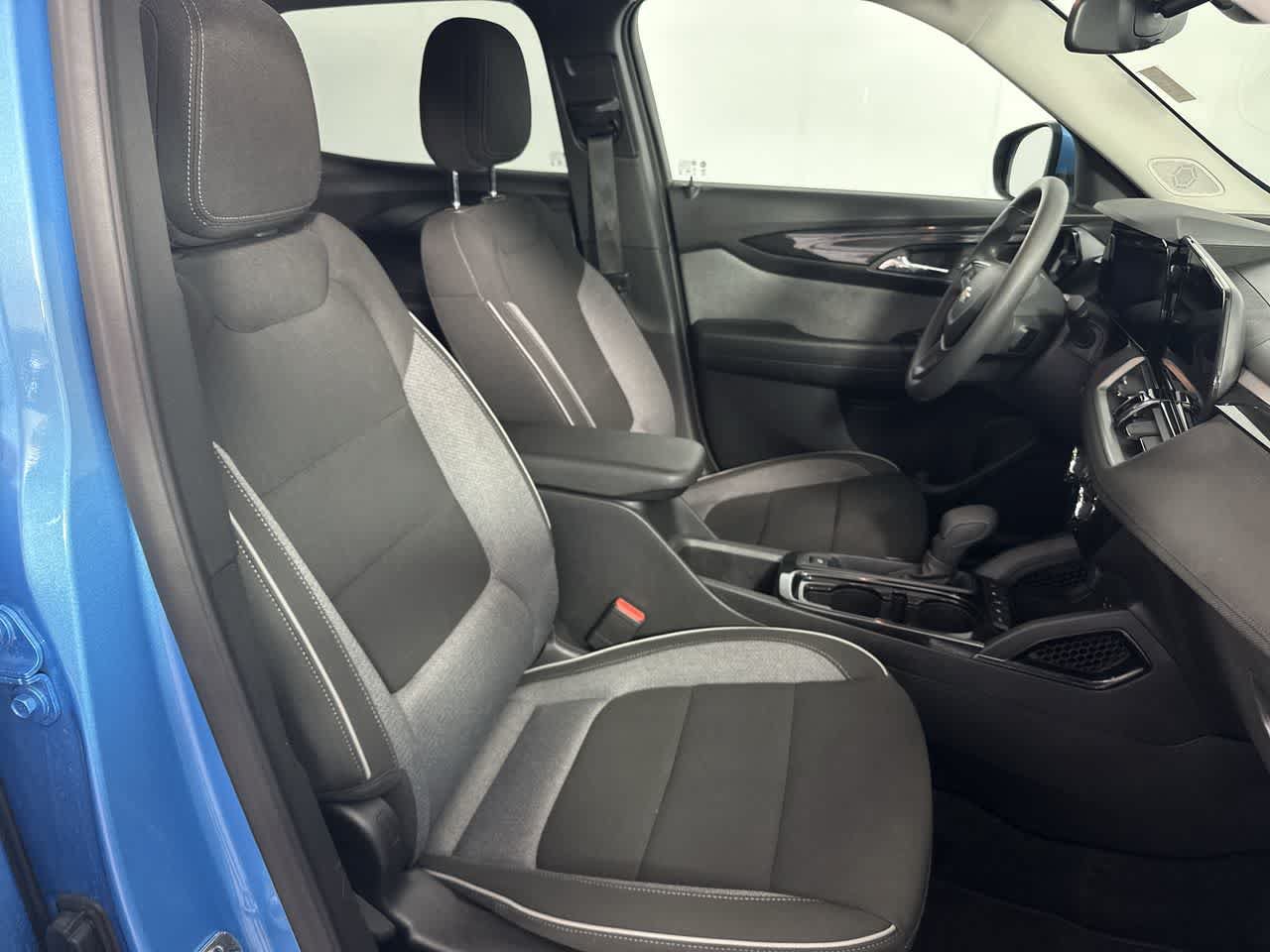 Used 2025 Chevrolet TrailBlazer LT AWD/4WD image 18