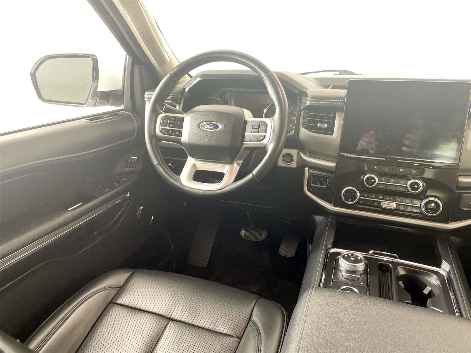 Used 2024 Ford Expedition XLT image 24