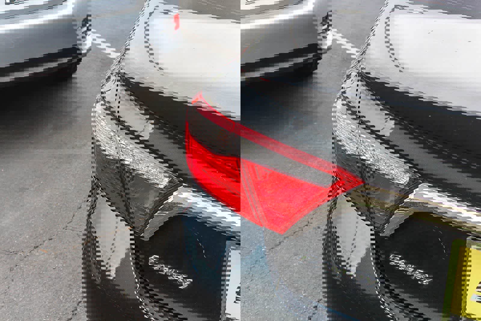 Used 2015 Toyota Camry SE FWD image 8