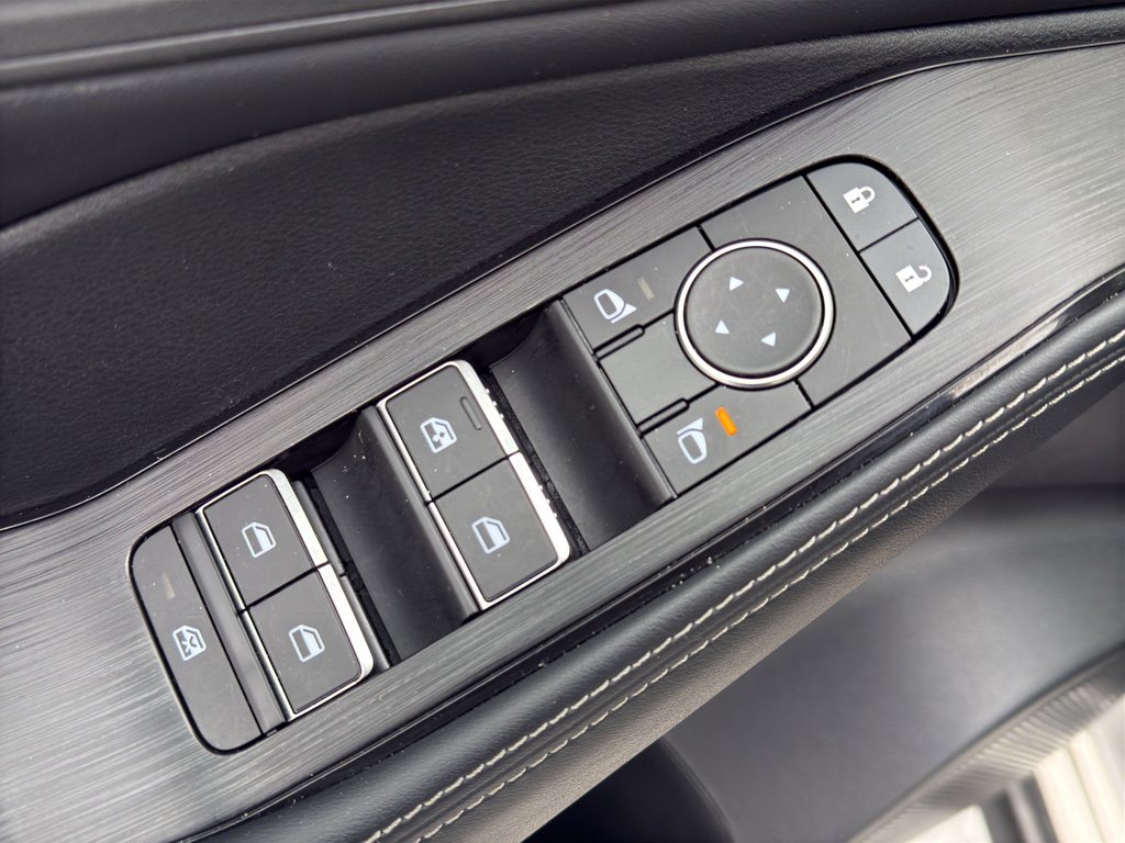 Certified 2025 Nissan Rogue SL image 12