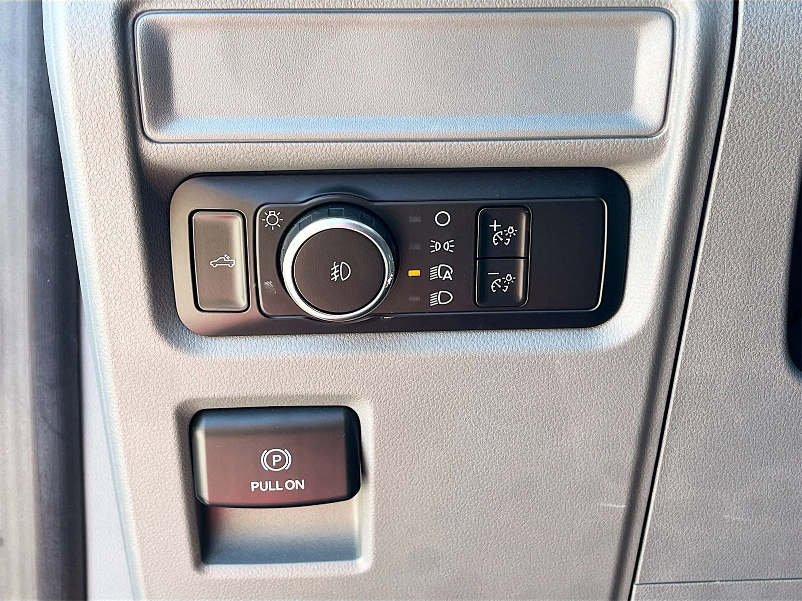 Used 2024 Ford F150 XLT w/ Tow/Haul Package image 9