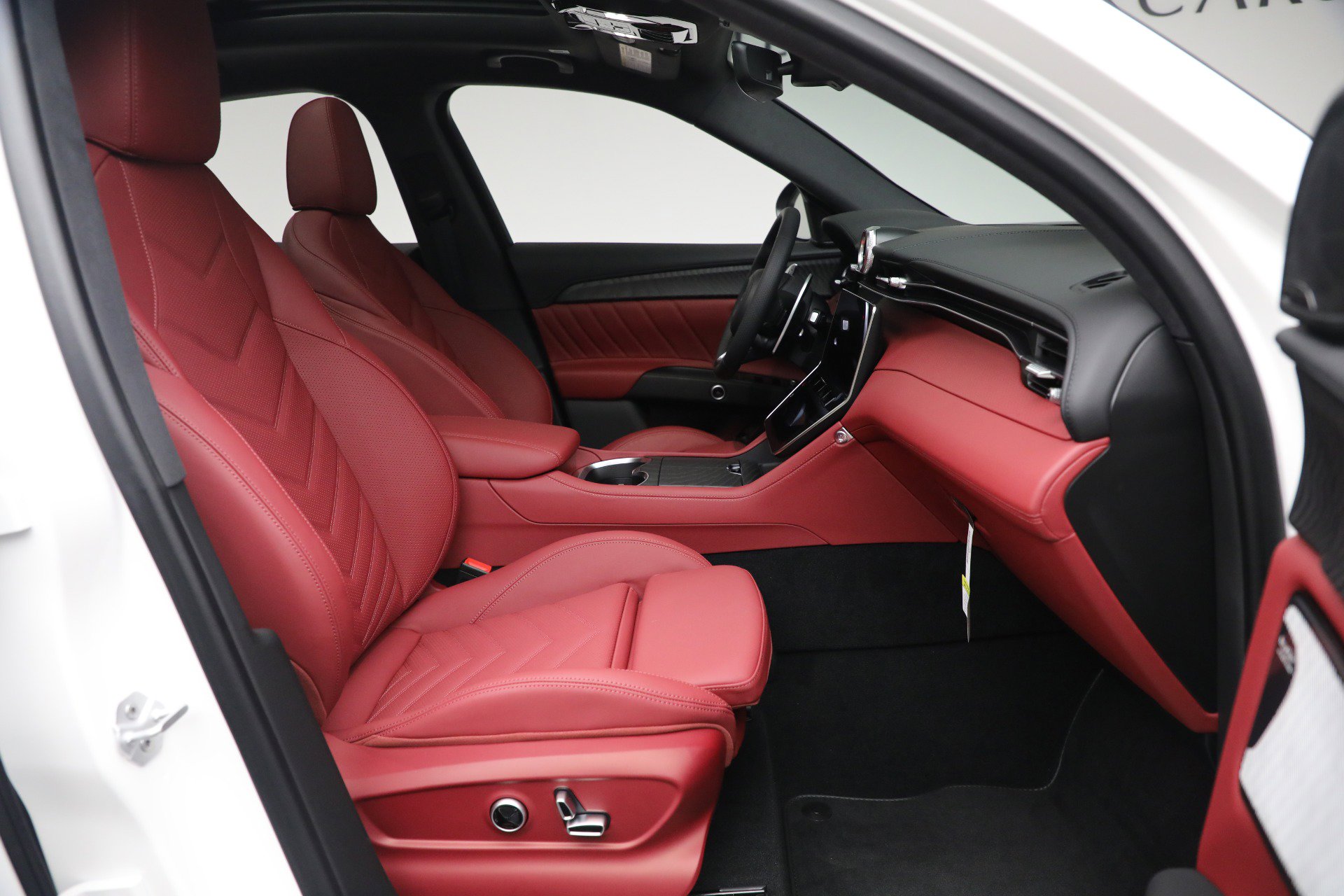 New 2025 Maserati Grecale GT image 17