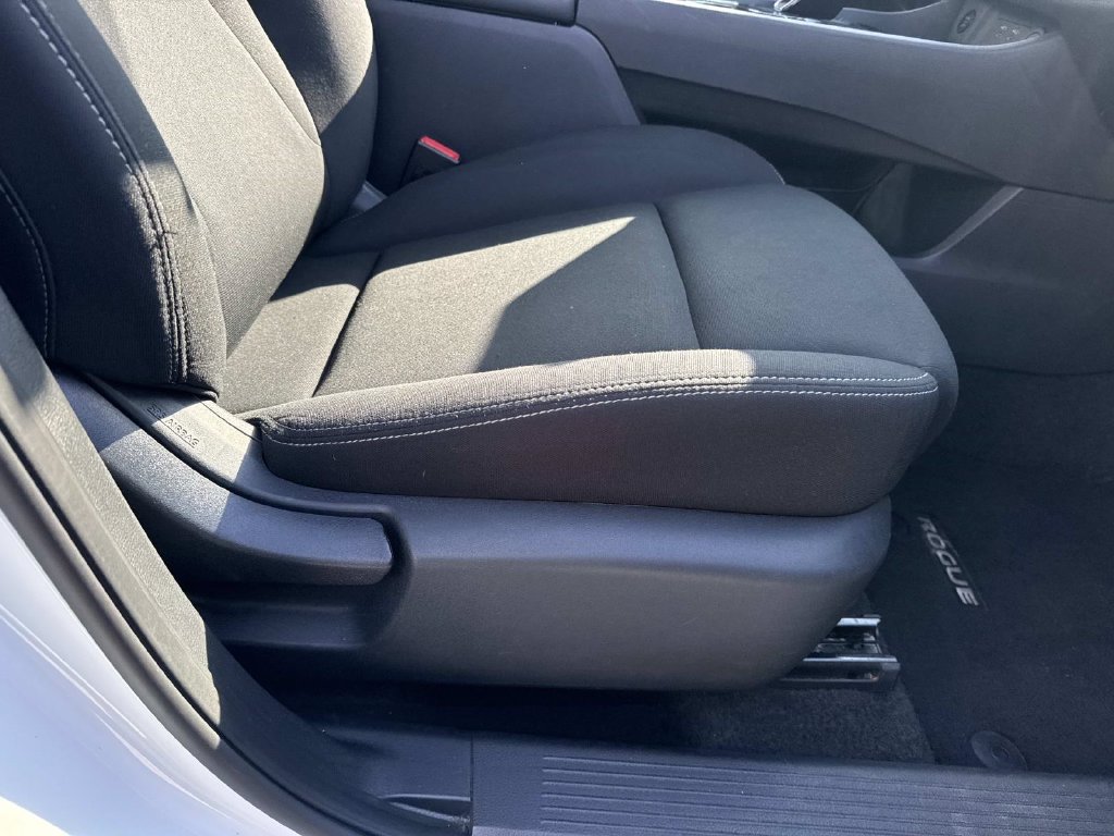 Used 2024 Nissan Rogue S FWD image 16