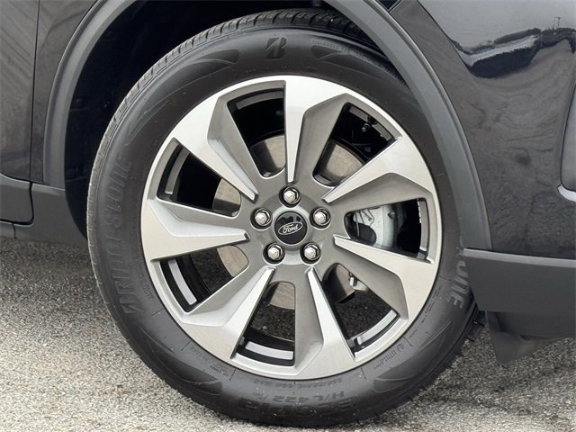 Certified 2025 Ford Escape Platinum image 35