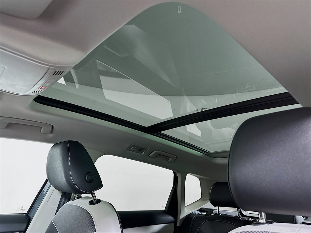 New 2025 Volkswagen Taos SE image 11