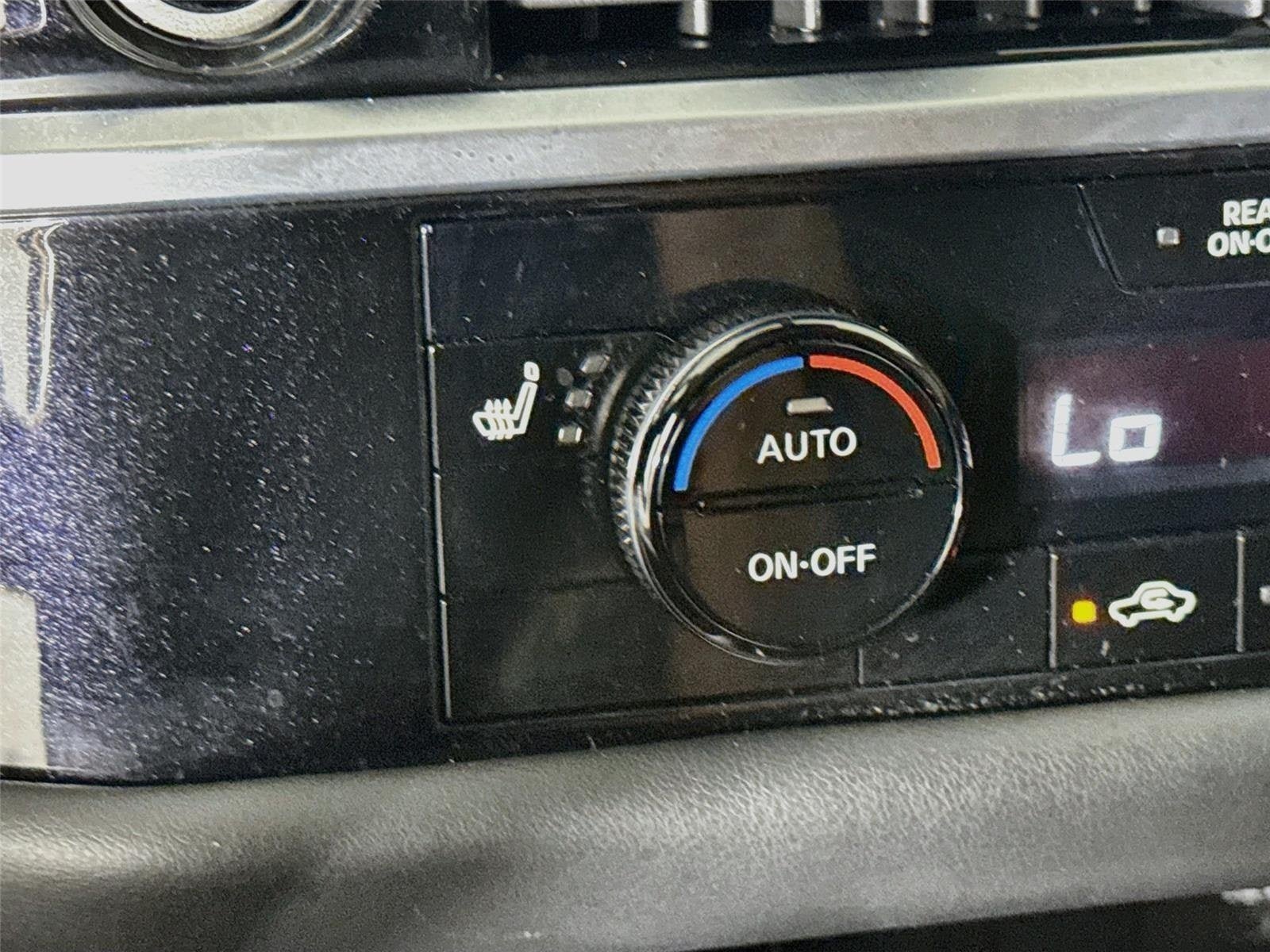Used 2024 Nissan Pathfinder SL FWD image 21