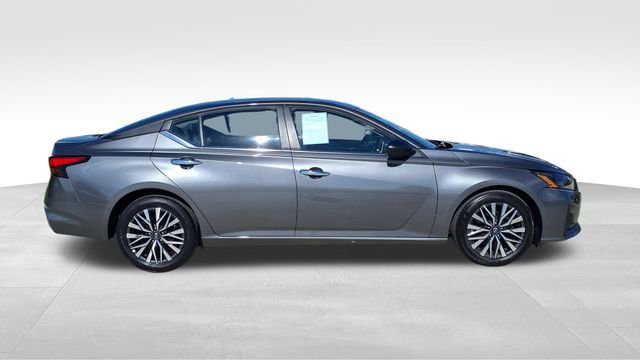 Used 2025 Nissan Altima 2.5 SV image 9