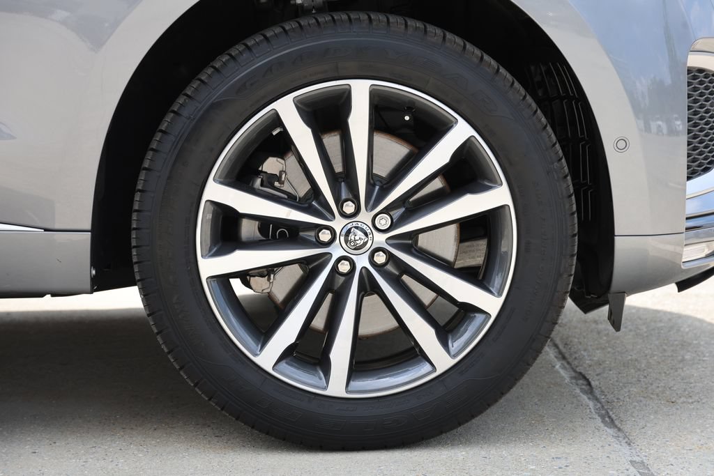 Certified 2026 Jaguar F-PACE R-Dynamic S AWD/4WD image 6