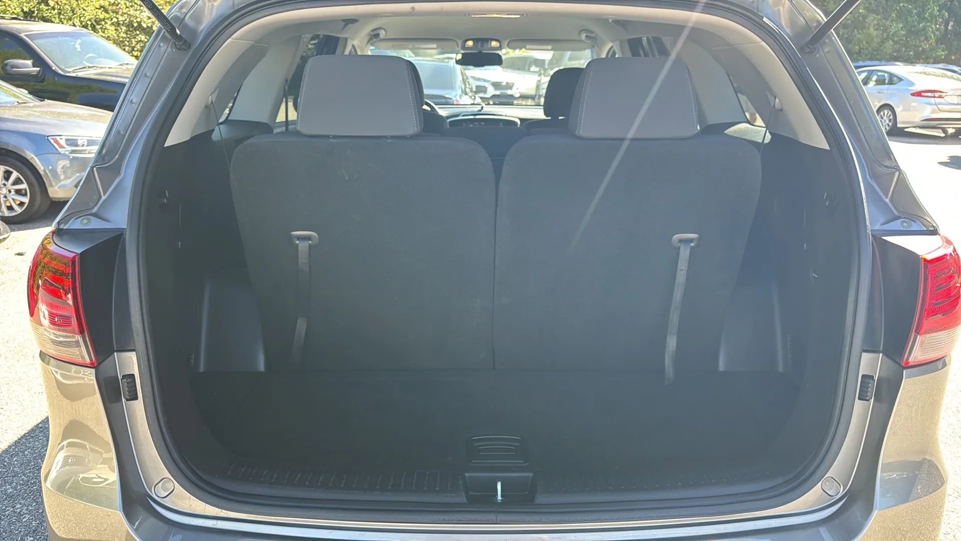 Used 2019 Kia Sorento LX w/ LX Convenience Package image 14