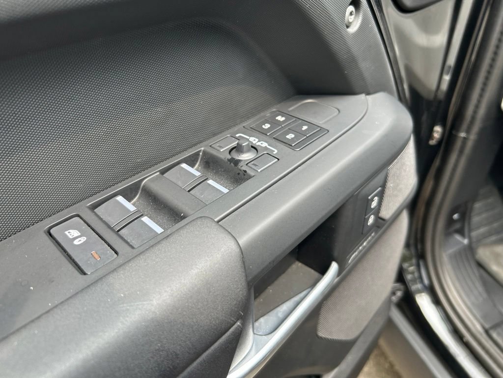 Used 2025 Land Rover Defender 110 S AWD/4WD image 38