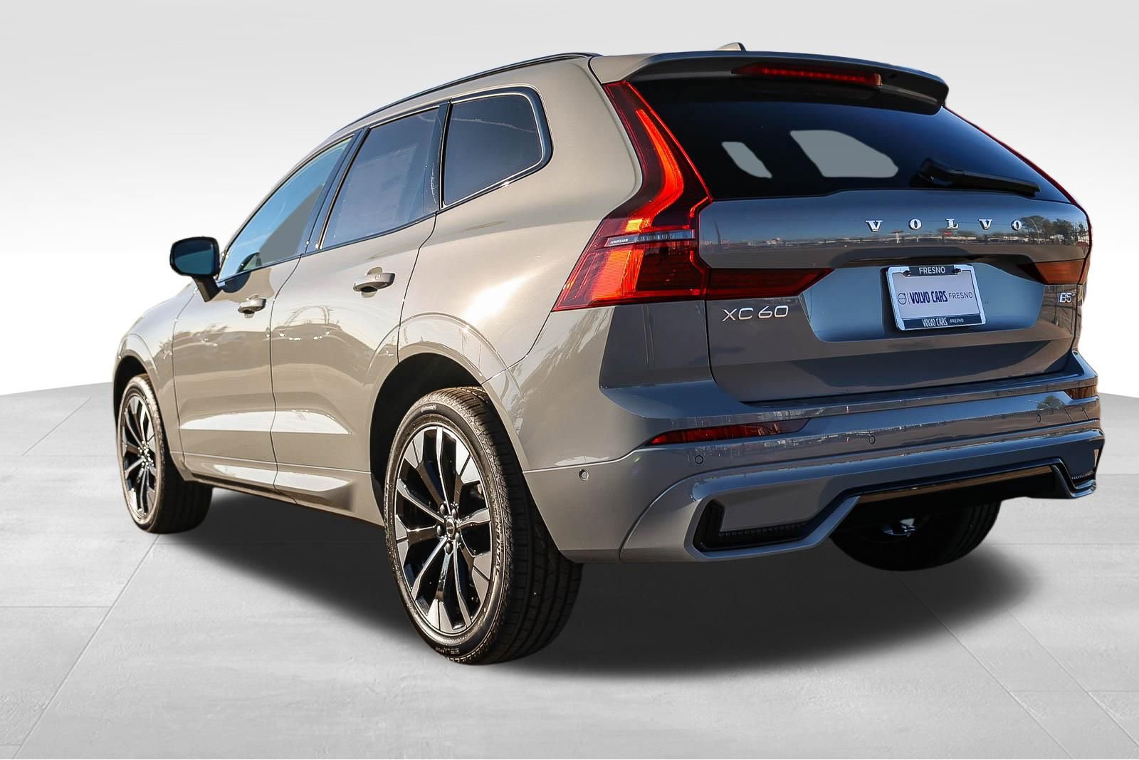 New 2026 Volvo XC60 B5 Plus w/ Climate Package PRO image 7