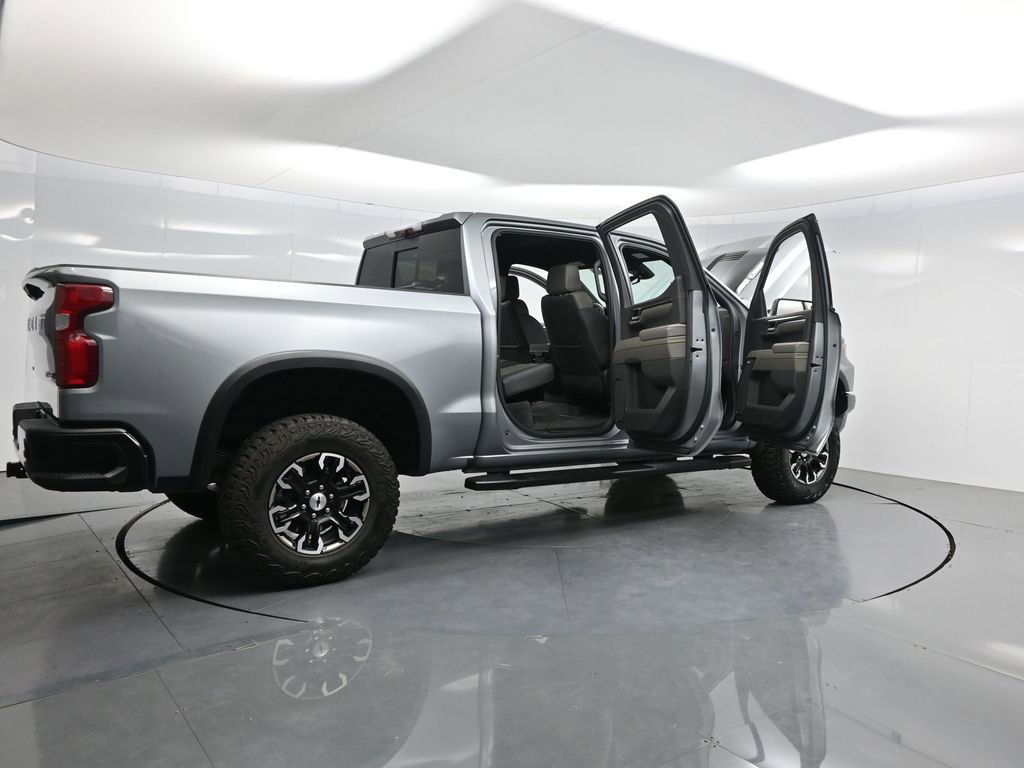 Used 2024 Chevrolet Silverado 1500 ZR2 w/ Technology Package image 4