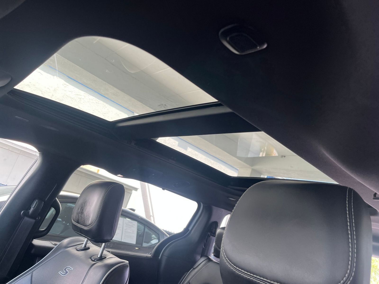 Used 2025 Chrysler Pacifica Limited FWD image 32