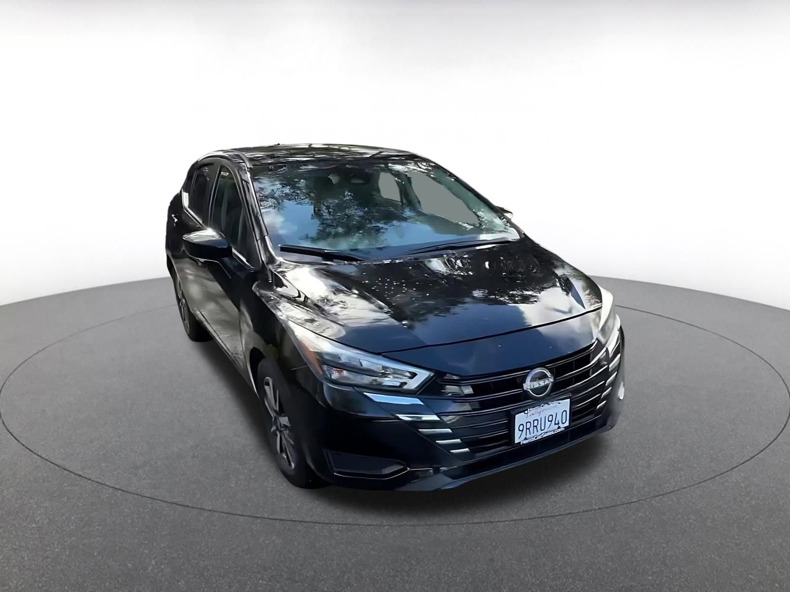 Used 2025 Nissan Versa SV image 3