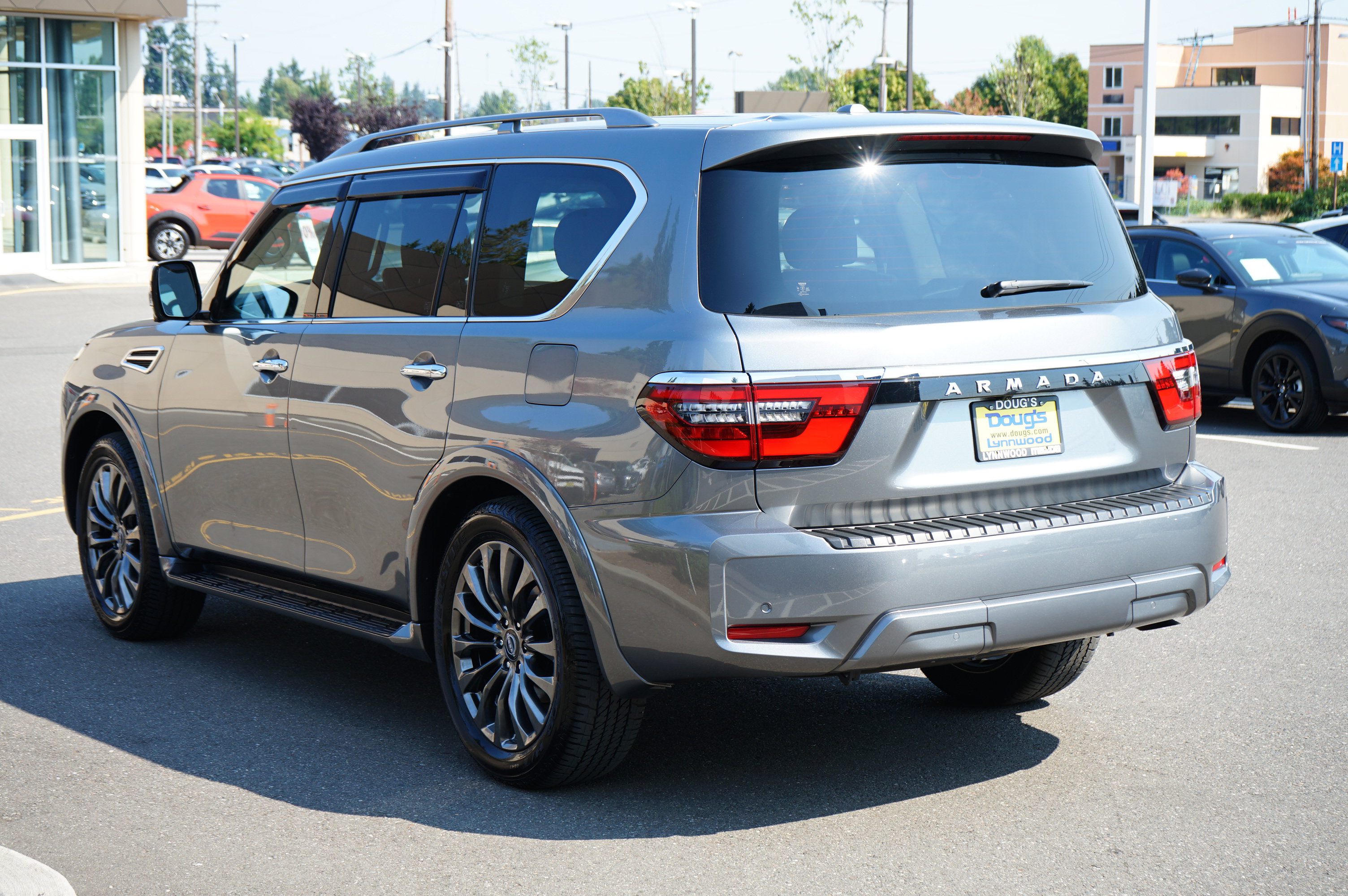 Used 2024 Nissan Armada Platinum w/ Captain's Chairs Package image 5