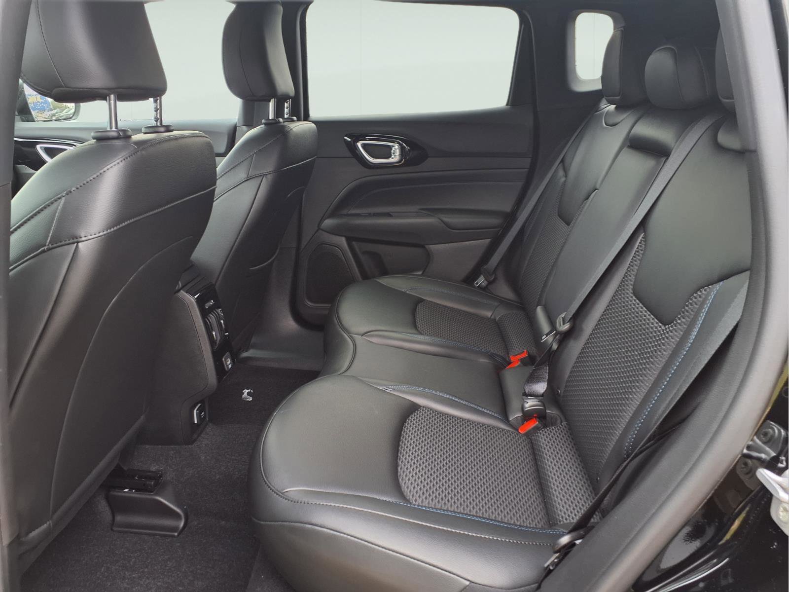 New 2026 Jeep Compass Latitude image 10