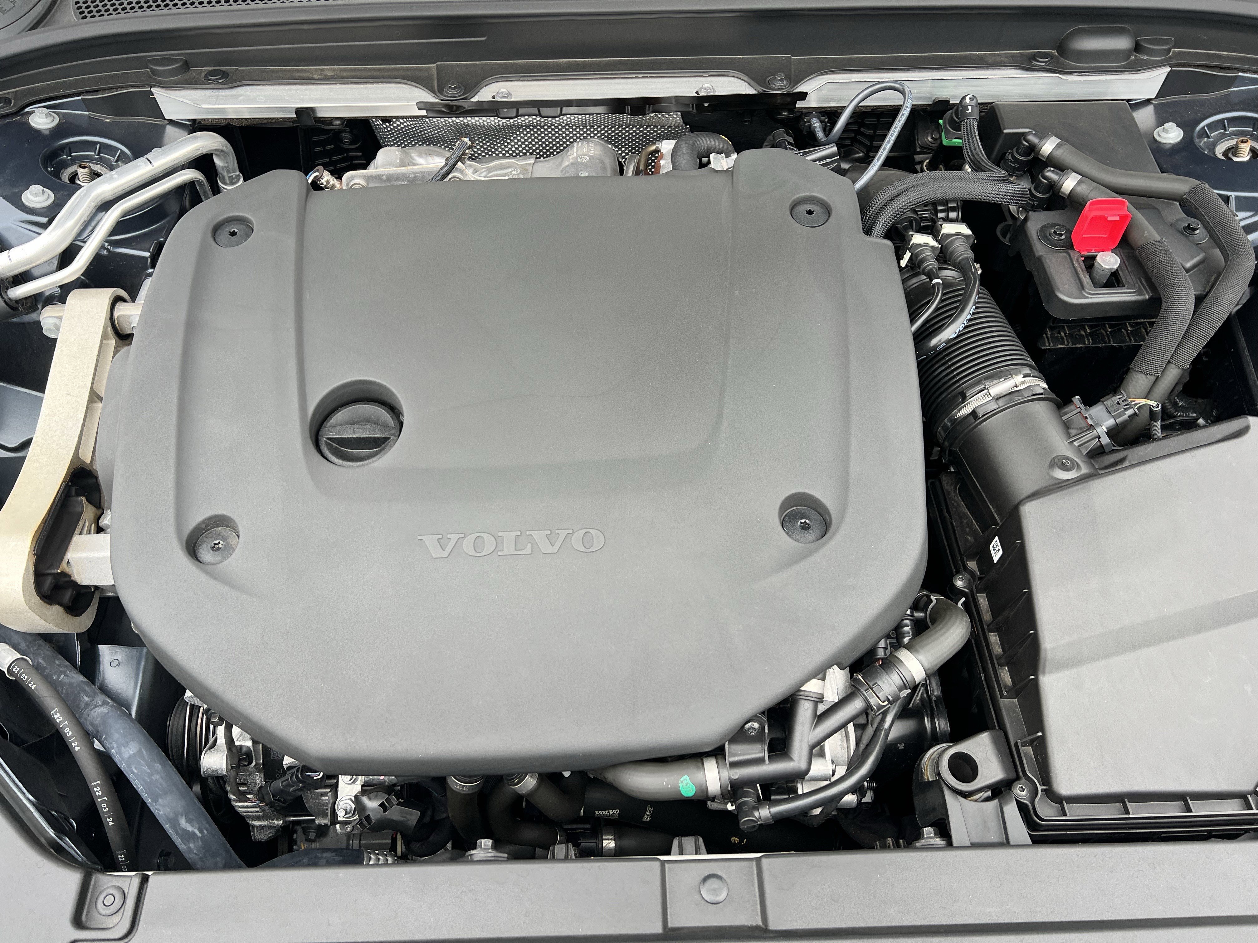 Used 2025 Volvo V90 B6 Cross Country Plus image 26