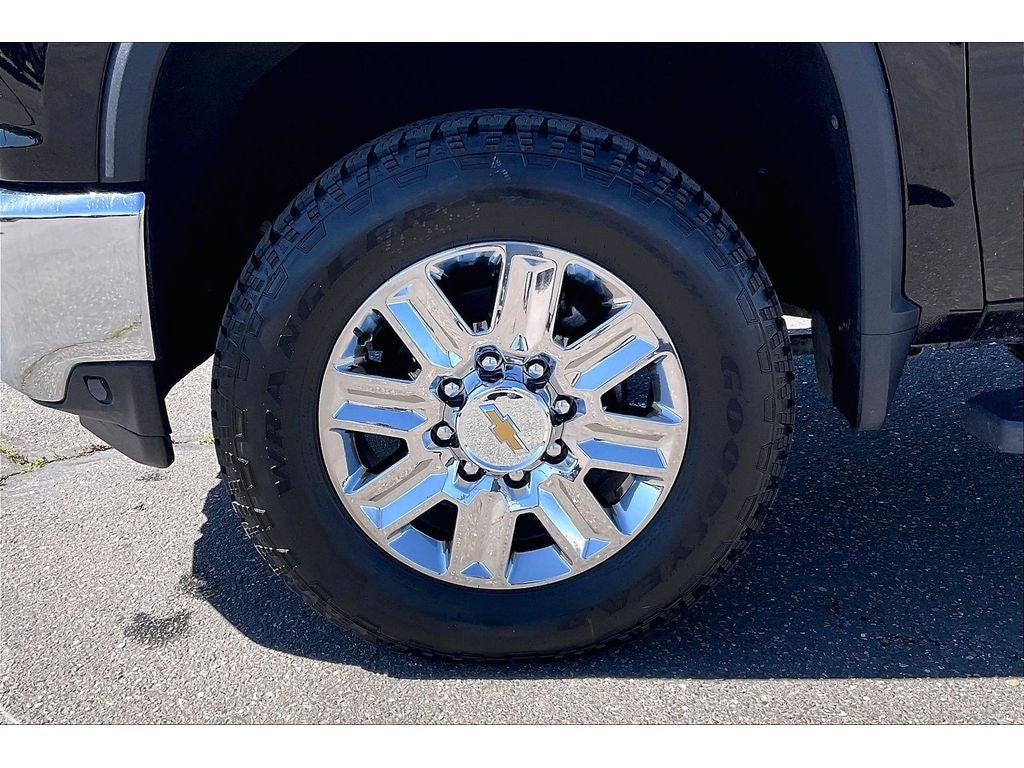 Used 2020 Chevrolet Silverado 3500 LTZ w/ LTZ Premium Package AWD/4WD image 10
