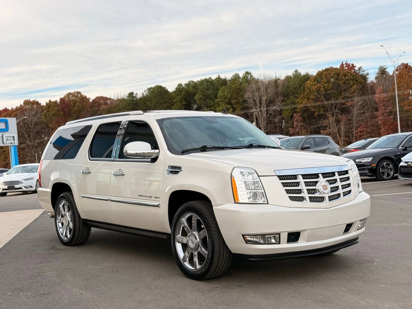 Used 2012 Cadillac Escalade ESV Luxury image 4