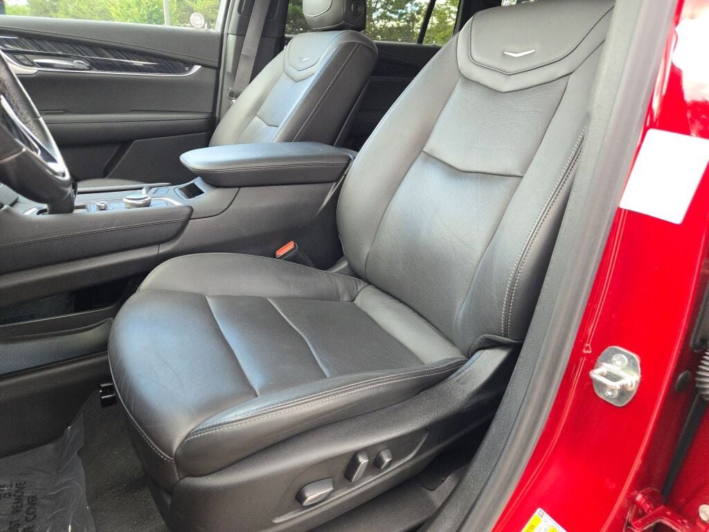 Used 2023 Cadillac XT6 Premium Luxury image 28