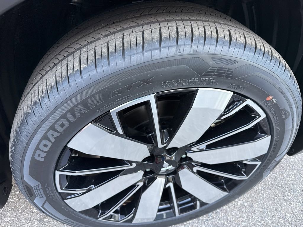 New 2026 Mitsubishi Outlander SE image 12