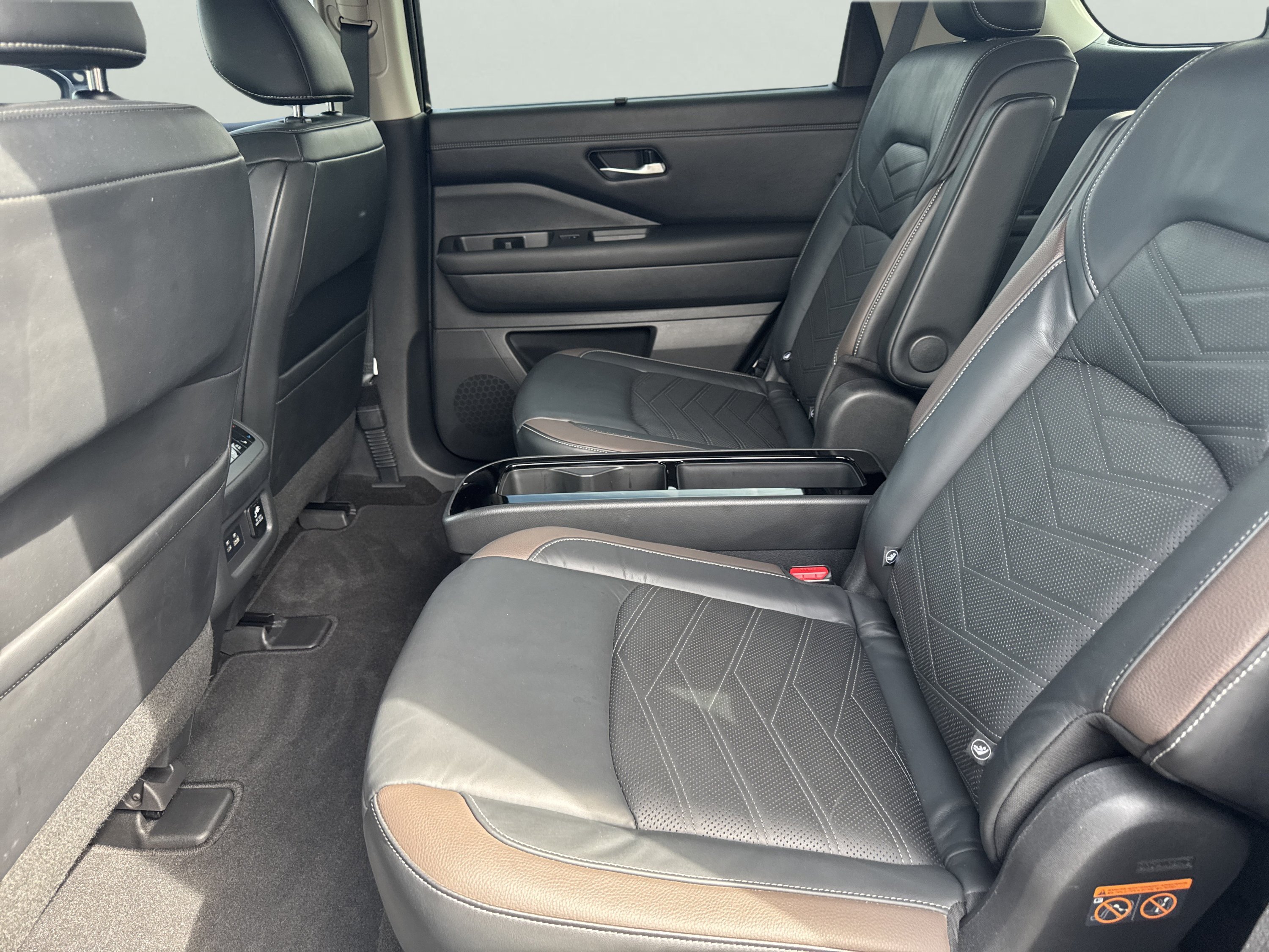 Used 2022 Nissan Pathfinder Platinum w/ Cargo Package AWD/4WD image 20