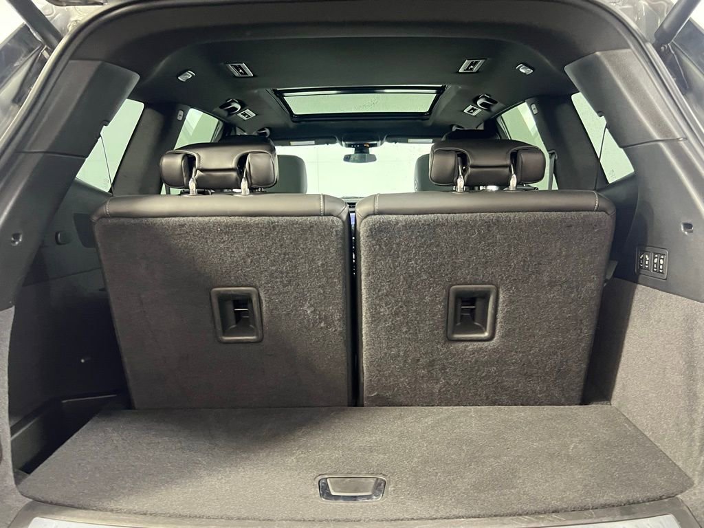 Used 2025 Cadillac XT6 Premium Luxury image 28