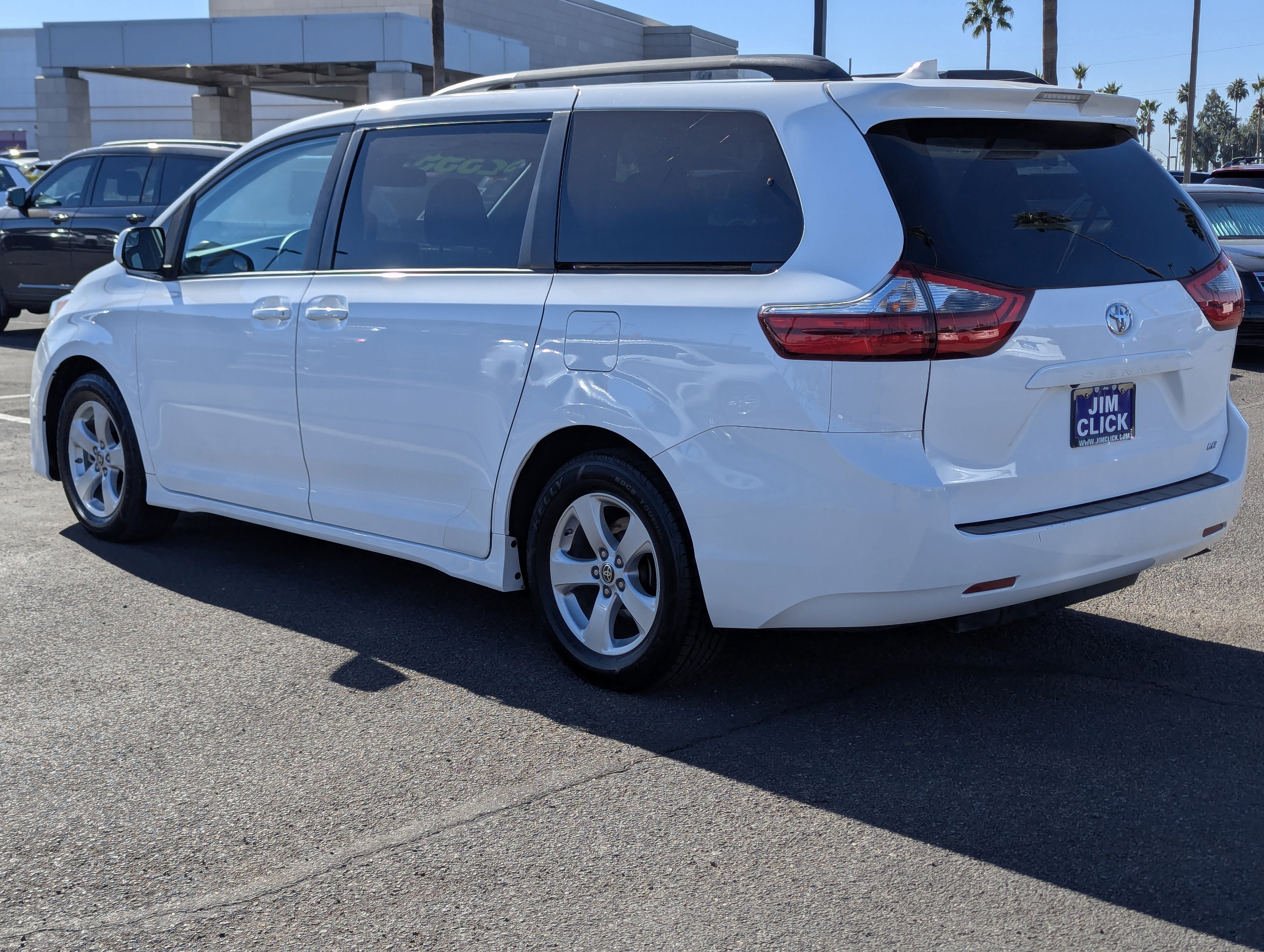 Used 2020 Toyota Sienna LE image 4