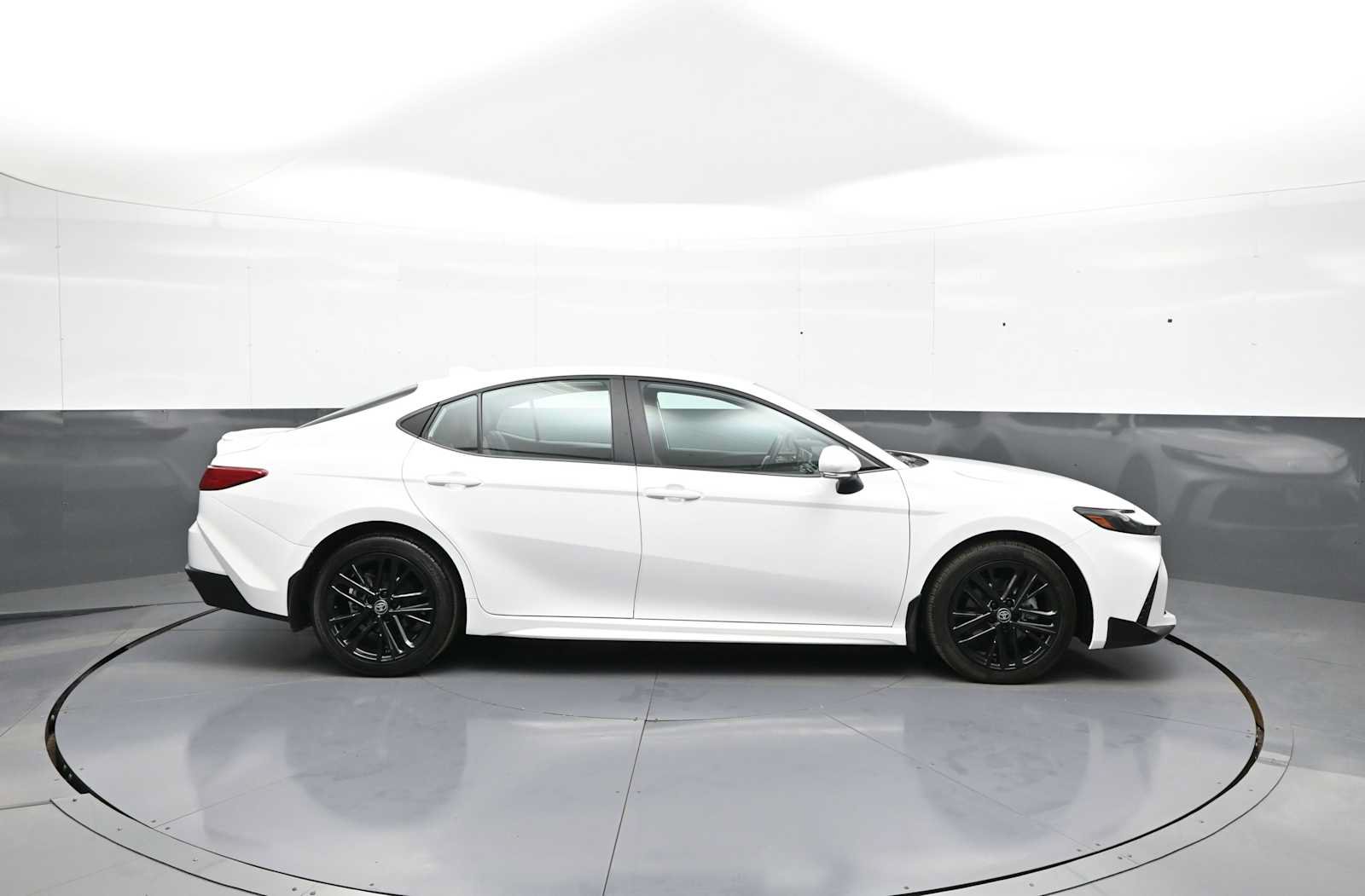 Used 2025 Toyota Camry SE w/ Convenience Package AWD/4WD image 5