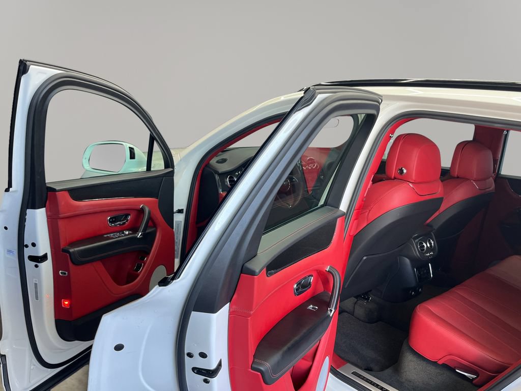 Used 2020 Bentley Bentayga AWD/4WD image 25