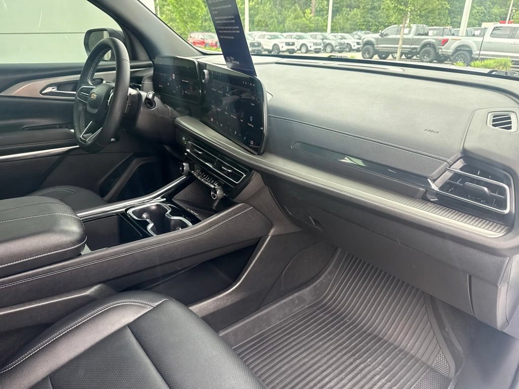 Used 2026 Chevrolet Traverse LT w/ LPO, Floor Liner Package FWD image 32
