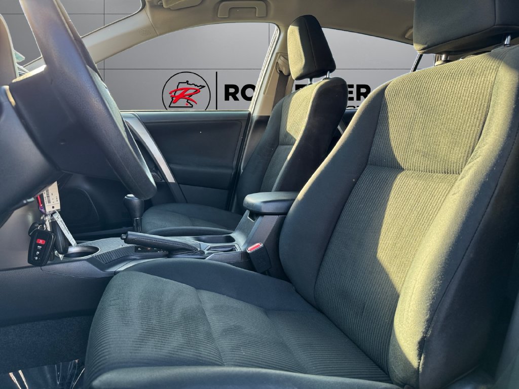 Used 2015 Toyota RAV4 LE AWD/4WD image 10