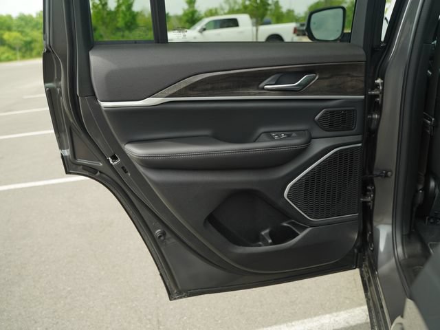 New 2026 Jeep Grand Cherokee Limited w/ Luxury Tech Group II AWD/4WD image 15
