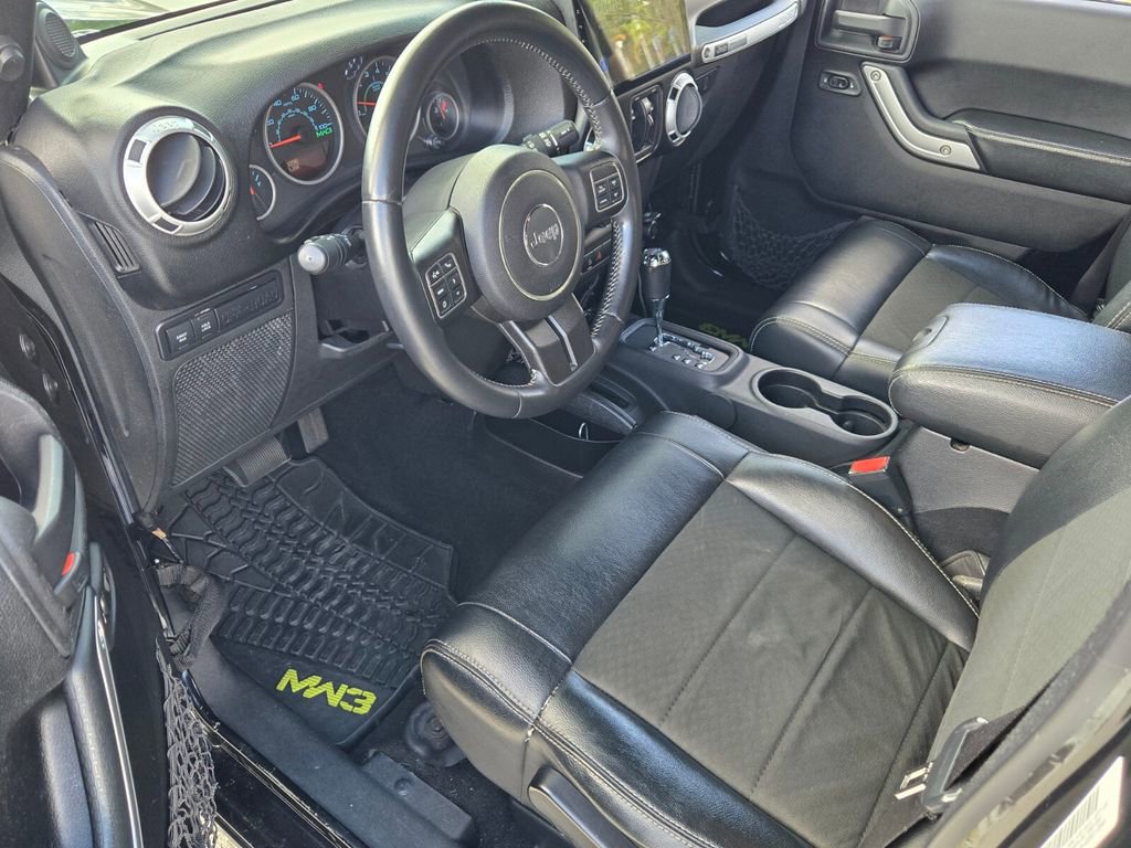 Used 2012 Jeep Wrangler Unlimited Rubicon image 13