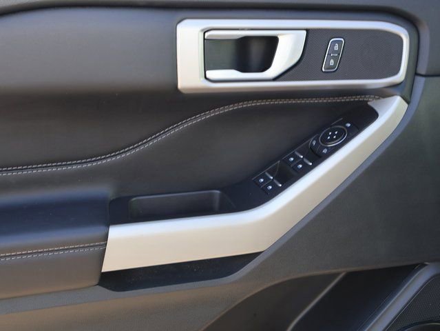 Used 2023 Ford Explorer XLT image 25