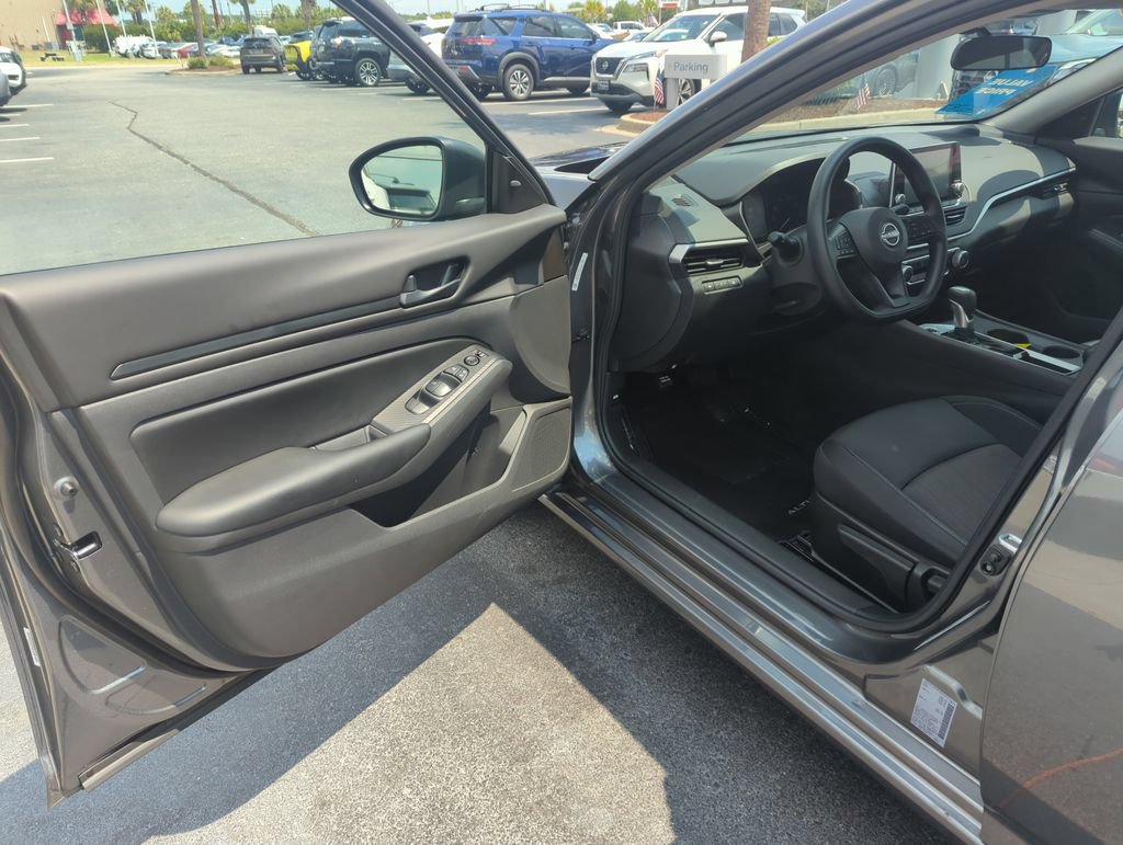 Certified 2025 Nissan Altima 2.5 S FWD image 8